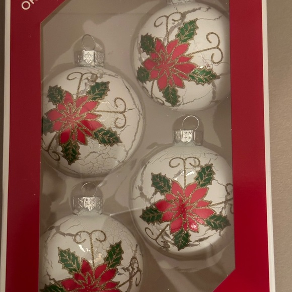 4 Christmas Ornaments set with flower mistletoe red green white - Picture 5 of 5
